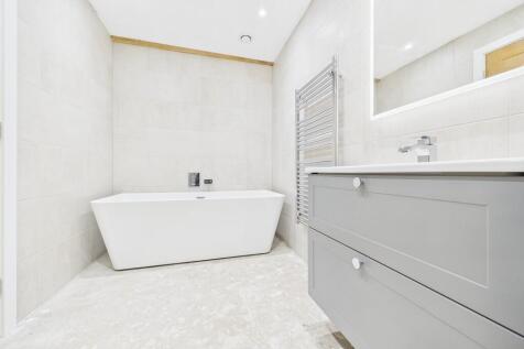 En-Suite Bedroom ...