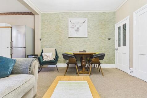 Living/Dining Roo...