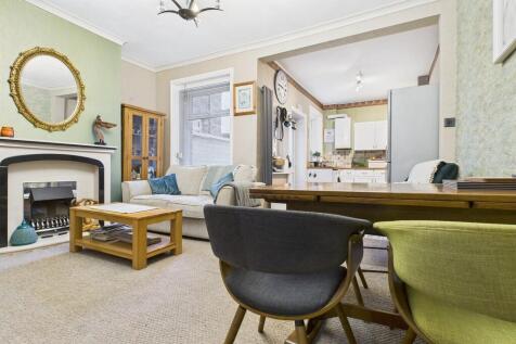 Living/Dining Roo...