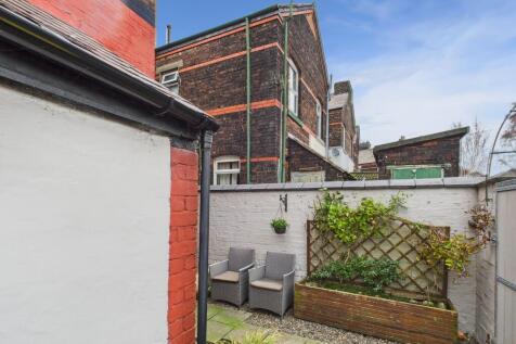 Rear Walled Garde...