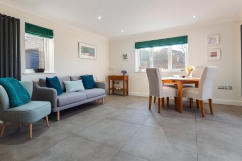 Living/Dining Area