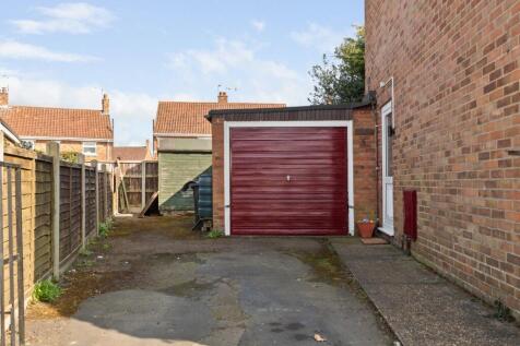 Drive &amp; Garage