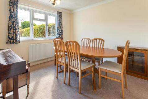 Bedroom 2/Dining