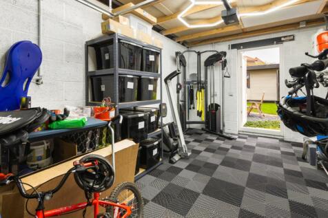 Garage / Gym