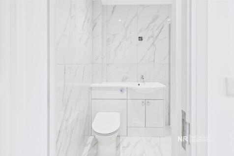 En-suite Shower Room Extra Photo