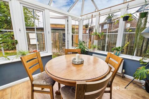 Conservatory/Dining Room