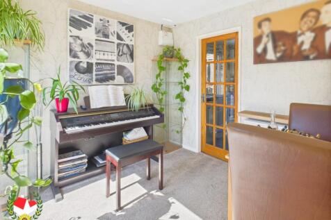 Dining Room/ Bedroom