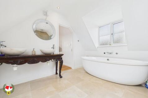 En-Suite Four Piece Bathroom