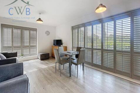 Open plan living/dining