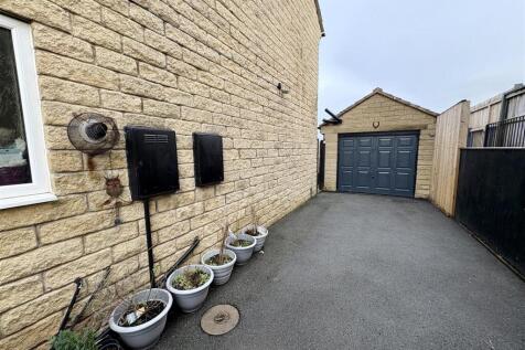 Bramleys Estate Agents - High Bank Close - Elland 