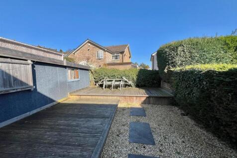 Bramleys Estate Agents - Daleside - Elland (10).jp