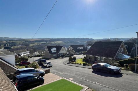 Bramleys Estate Agents - Daleside - Elland (7).jpg