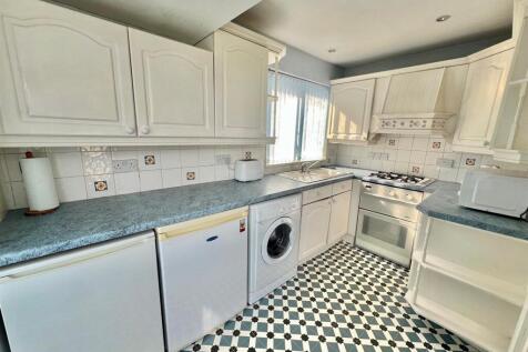 Kitchen (2).jpg