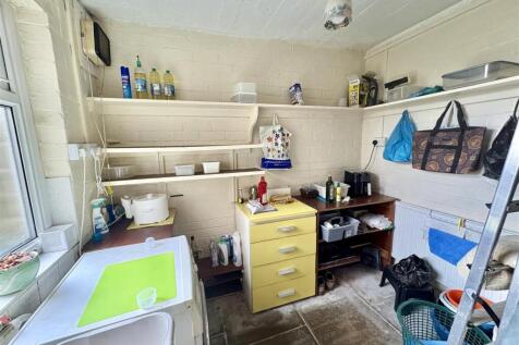 Bramleys Estate Agents - Yew Trees - Southowram (2
