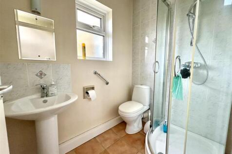 Bramleys Estate Agents - Yew Trees - Southowram (3