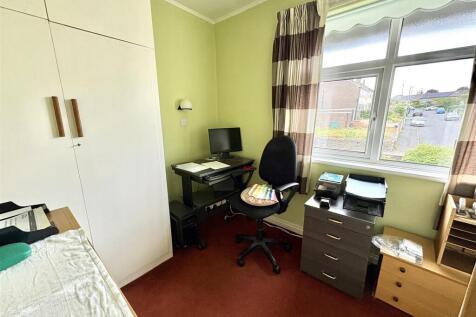 Bramleys Estate Agents - Yew Trees - Southowram (9