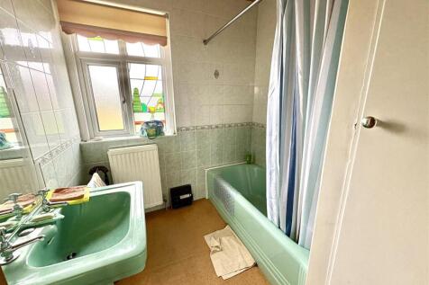 Bramleys Estate Agents - Yew Trees - Southowram (7