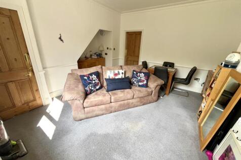 Bramleys Estate Agents - Thorn View - Elland (14).