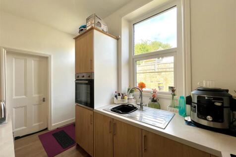 Bramleys Estate Agents - Thorn View - Elland (2).j