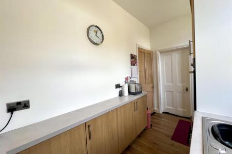 Bramleys Estate Agents - Thorn View - Elland (3).j