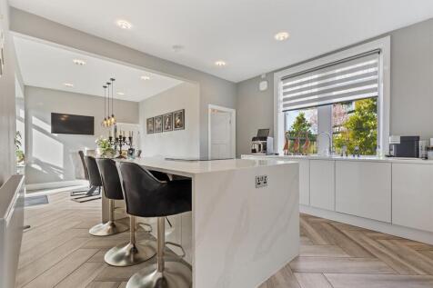 2 Linden Road, Elland 14_297.jpg