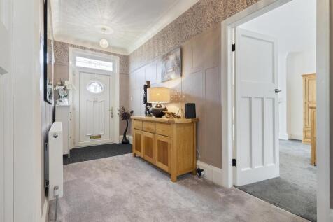 2 Linden Road, Elland 08_297.jpg