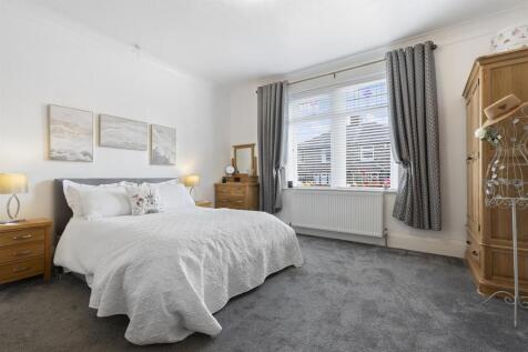 2 Linden Road, Elland 27_297.jpg