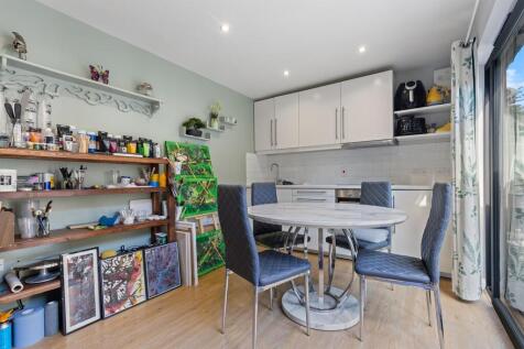 2 Linden Road, Elland 37_297.jpg