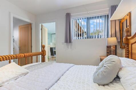 2 Linden Road, Elland 40_297.jpg