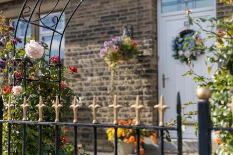 2 Linden Road, Elland 06_297.jpg