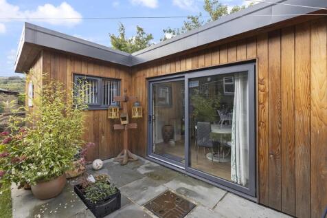 2 Linden Road, Elland 36_297.jpg