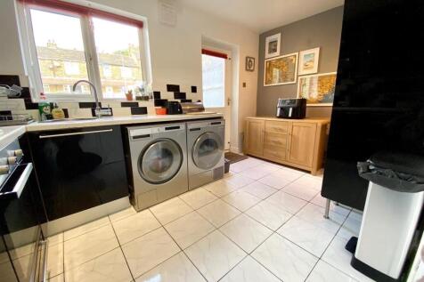 Bramleys Estate Agents - School Yard View - Halifa
