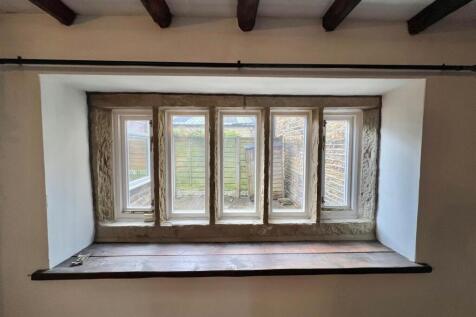 48 Wakefield Rd Lounge Window.jpg