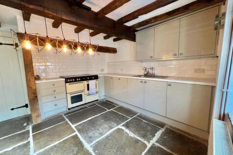 48 Wakefield Rd Kitchen 3.jpg