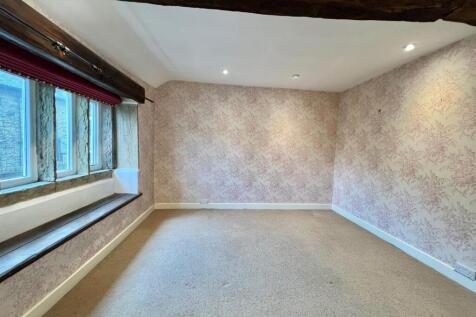 48 Wakefield Rd Front Bedroom with Ensuite.jpg