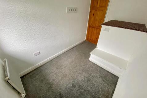 Bramleys Estate Agents - Greave House Drive - Ludd