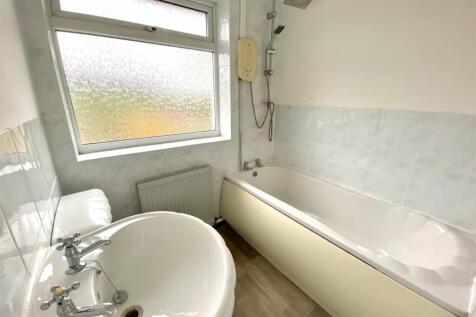 Bramleys Estate Agents - Greave House Drive - Ludd