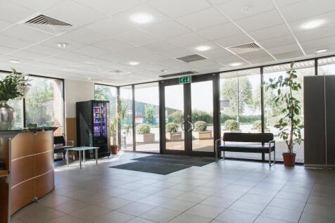 P222664_Southpoint House Crawley 8.jpg