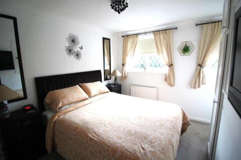 bedroom1.JPG