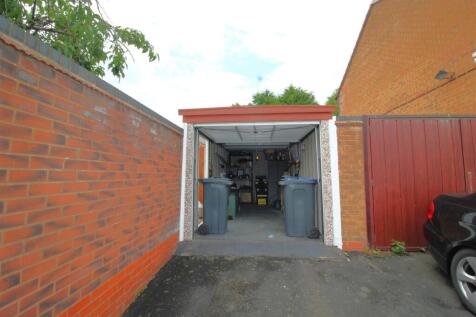 inside garage.JPG