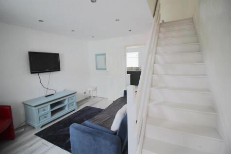 Hallway/Lounge