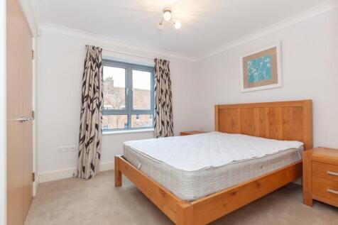 Principal bedroom