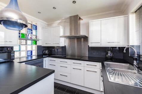 2 Selbourne Close-HR16.jpg