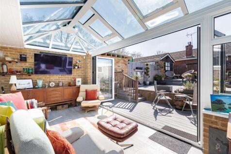 2 Selbourne Close-HR7.jpg