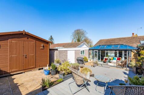 2 Selbourne Close-HR6.jpg