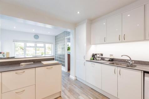 Kitchen/Breakfast Area
