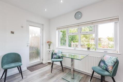 Kitchen/Breakfast Area