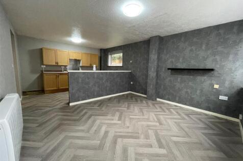 Lounge to Kitchen.jpg