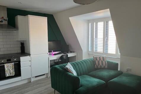 32 Manor Gardens photo 10.jpg