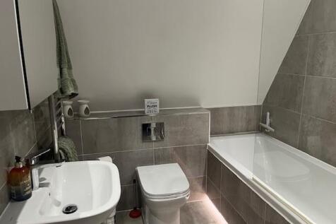 32 Manor Gardens photo 1.jpg